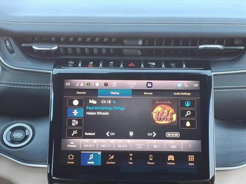 Used 2023 Jeep Grand Cherokee Limited image 22