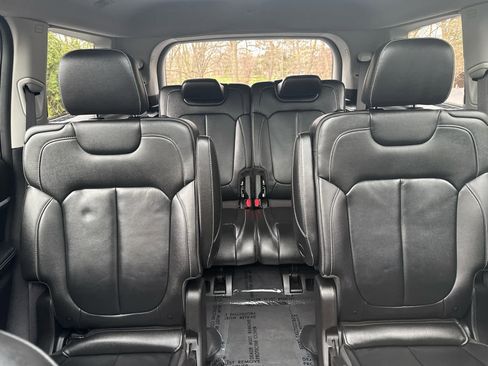 Used 2023 Jeep Grand Cherokee L Limited w/ Black Appearance Package image 16