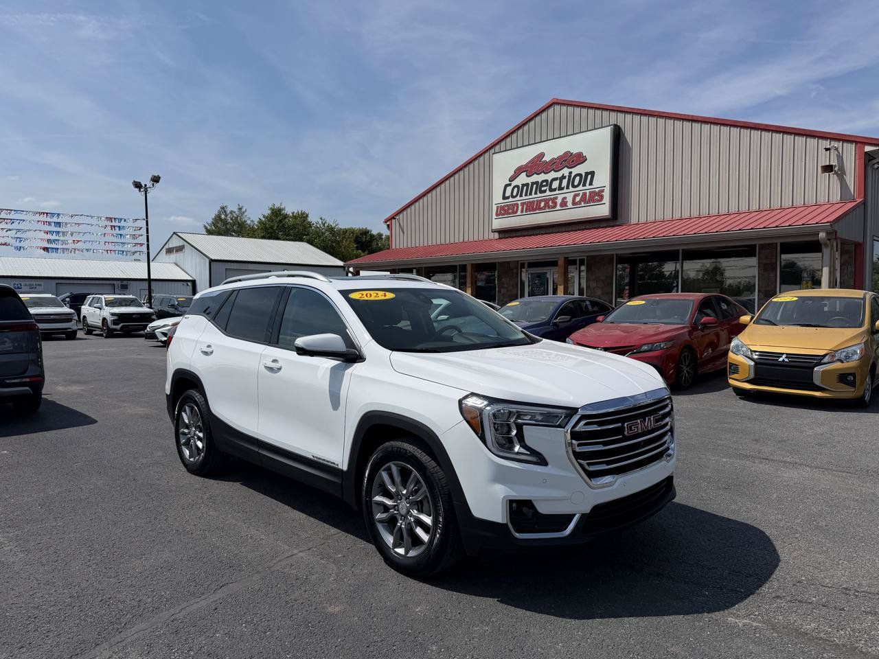 Used 2024 GMC Terrain SLT w/ Tech Package AWD/4WD image 2