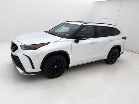 Used 2023 Toyota Highlander XSE AWD/4WD image 5