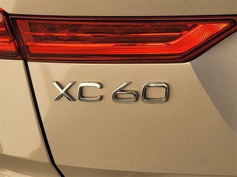 Certified 2023 Volvo XC60 B5 Ultimate w/ Climate Package image 6