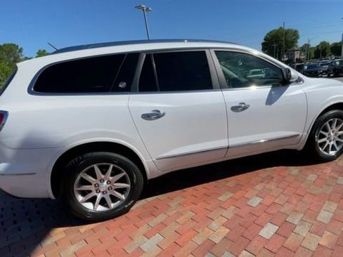 Used 2017 Buick Enclave Leather w/ Trailering Package FWD image 2