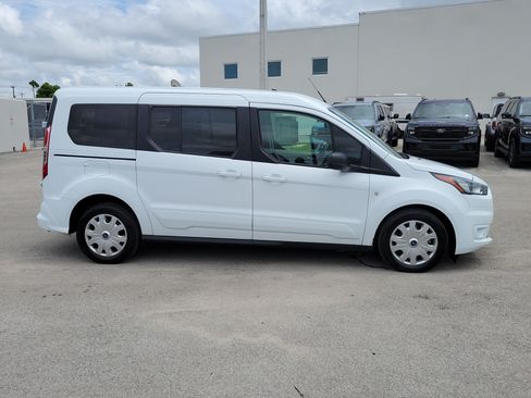 Used 2023 Ford Transit Connect XLT FWD image 4