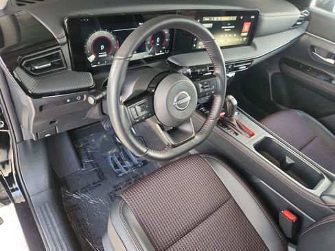 Certified 2025 Nissan Kicks SR image 11