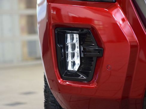 Used 2024 GMC Yukon AT4 AWD/4WD image 14