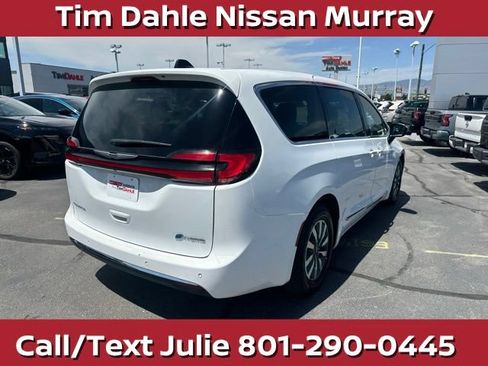 Used 2023 Chrysler Pacifica Limited FWD image 11