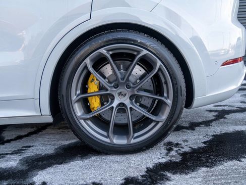 Used 2025 Porsche Cayenne Turbo image 8