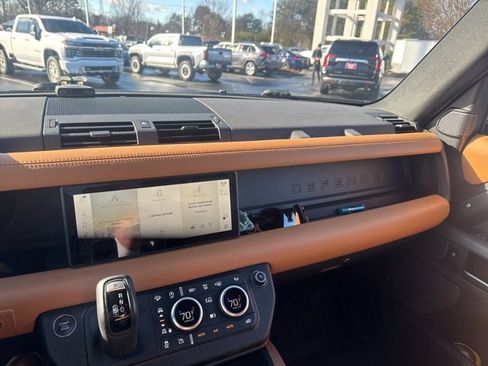 Used 2023 Land Rover Defender 90 X-Dynamic SE image 8