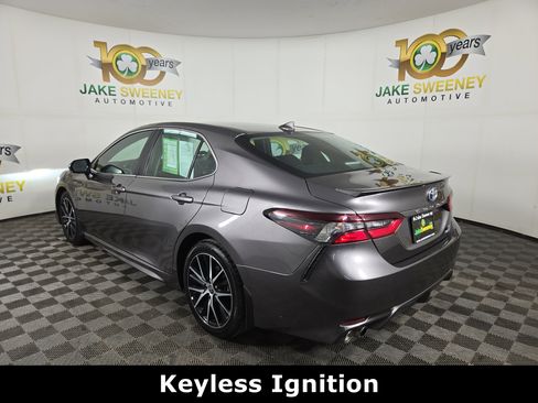 Used 2024 Toyota Camry SE image 6