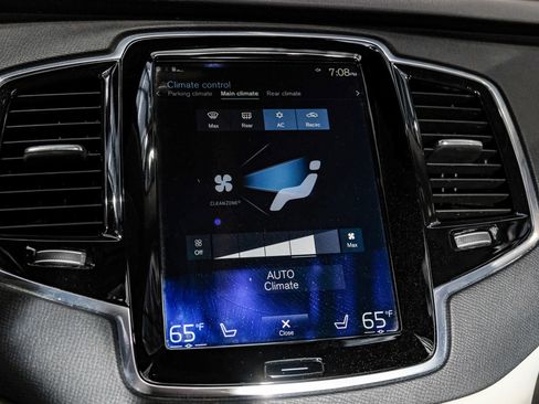 Used 2017 Volvo XC90 T6 Momentum w/ Convenience Package image 29