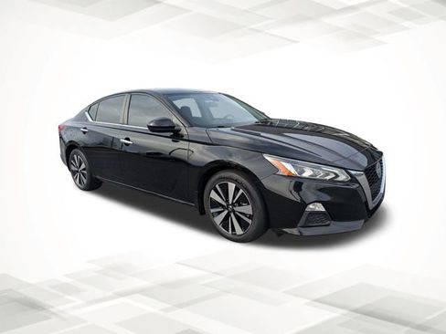 Used 2021 Nissan Altima 2.5 SV image 2