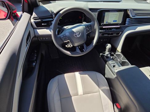 Used 2026 Toyota Camry SE image 7