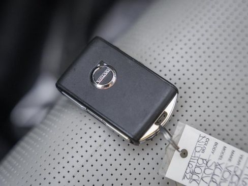 Certified 2022 Volvo XC60 B6 Inscription w/ Advanced Package image 40