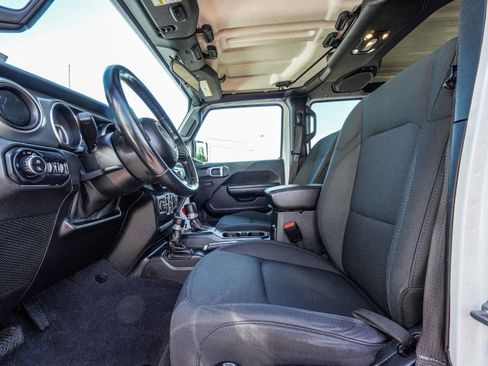 Used 2021 Jeep Gladiator Willys image 13
