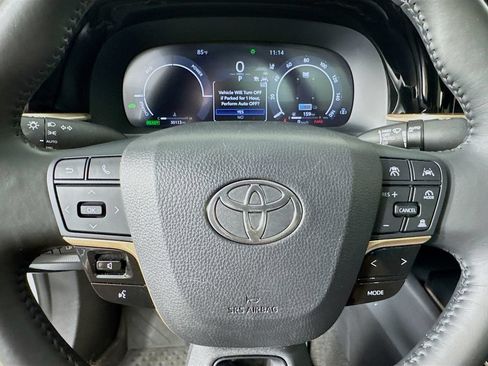 Used 2023 Toyota Crown AWD/4WD image 16