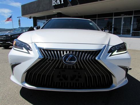 Used 2021 Lexus ES 300h w/ Accessory Package FWD image 2