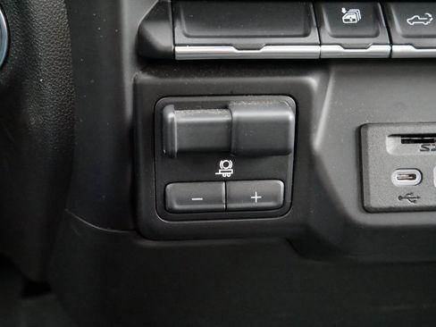 Used 2022 GMC Sierra 3500 SLE w/ SLE Convenience Package image 32