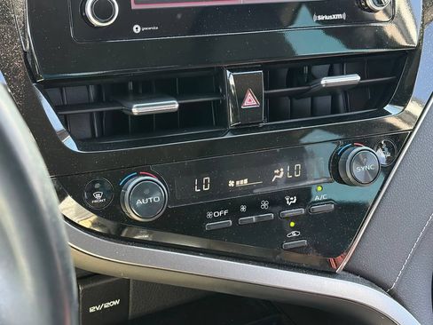 Used 2023 Toyota Camry SE FWD image 9