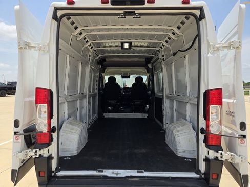 Used 2025 RAM ProMaster 2500 w/ Convenience Group FWD image 32