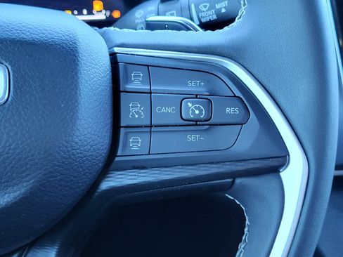 Used 2024 Jeep Grand Cherokee L Laredo image 19