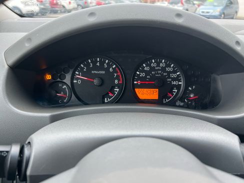 Used 2010 Nissan Frontier SE image 15