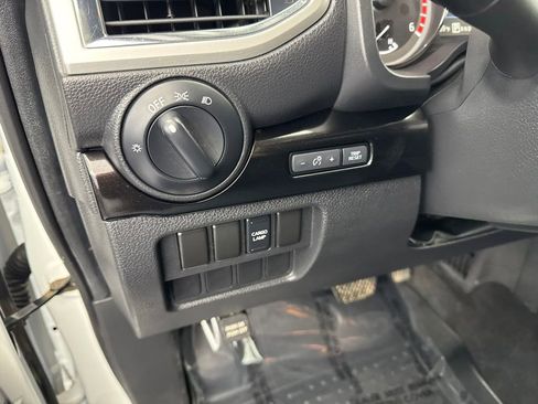 Used 2019 Nissan Titan SV AWD/4WD image 28