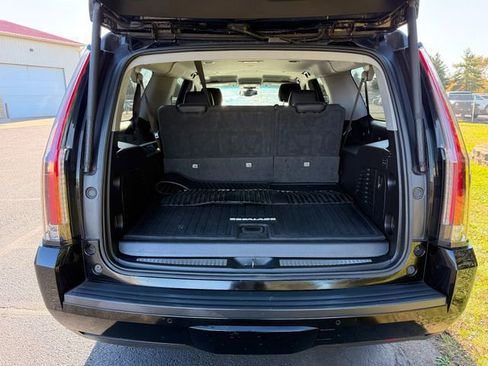Used 2018 Cadillac Escalade ESV 4WD image 3