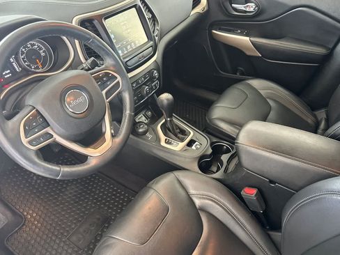 Used 2017 Jeep Cherokee Latitude w/ True North Edition AWD/4WD image 11