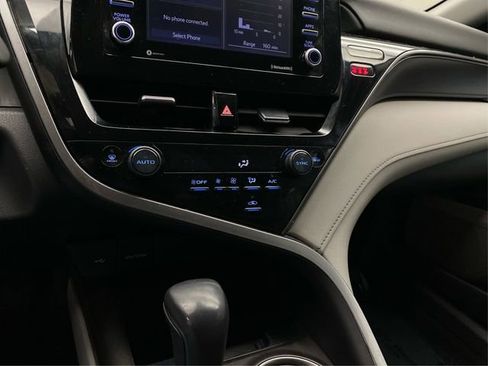 Used 2022 Toyota Camry SE FWD image 30