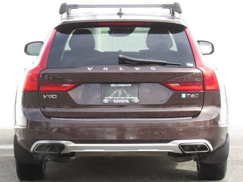 Used 2017 Volvo V90 T6 Cross Country image 7