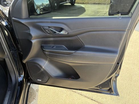 Used 2023 GMC Acadia SLT image 19