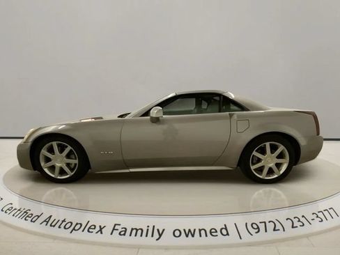 Used 2005 Cadillac XLR RWD image 2