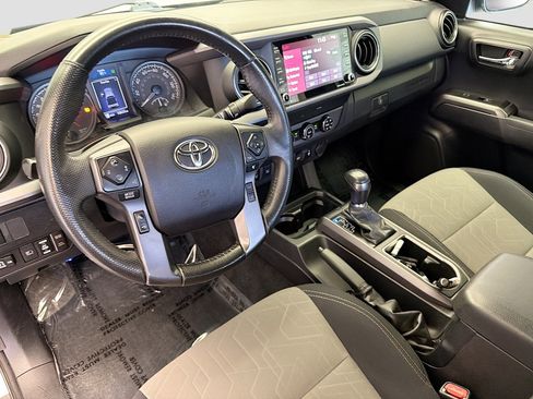 Used 2020 Toyota Tacoma TRD Off-Road w/ Technology Package AWD/4WD image 7