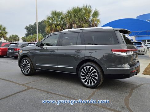 Used 2022 Lincoln Navigator Black Label image 3