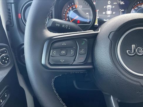 Used 2025 Jeep Gladiator Rubicon w/ Convenience Group image 23