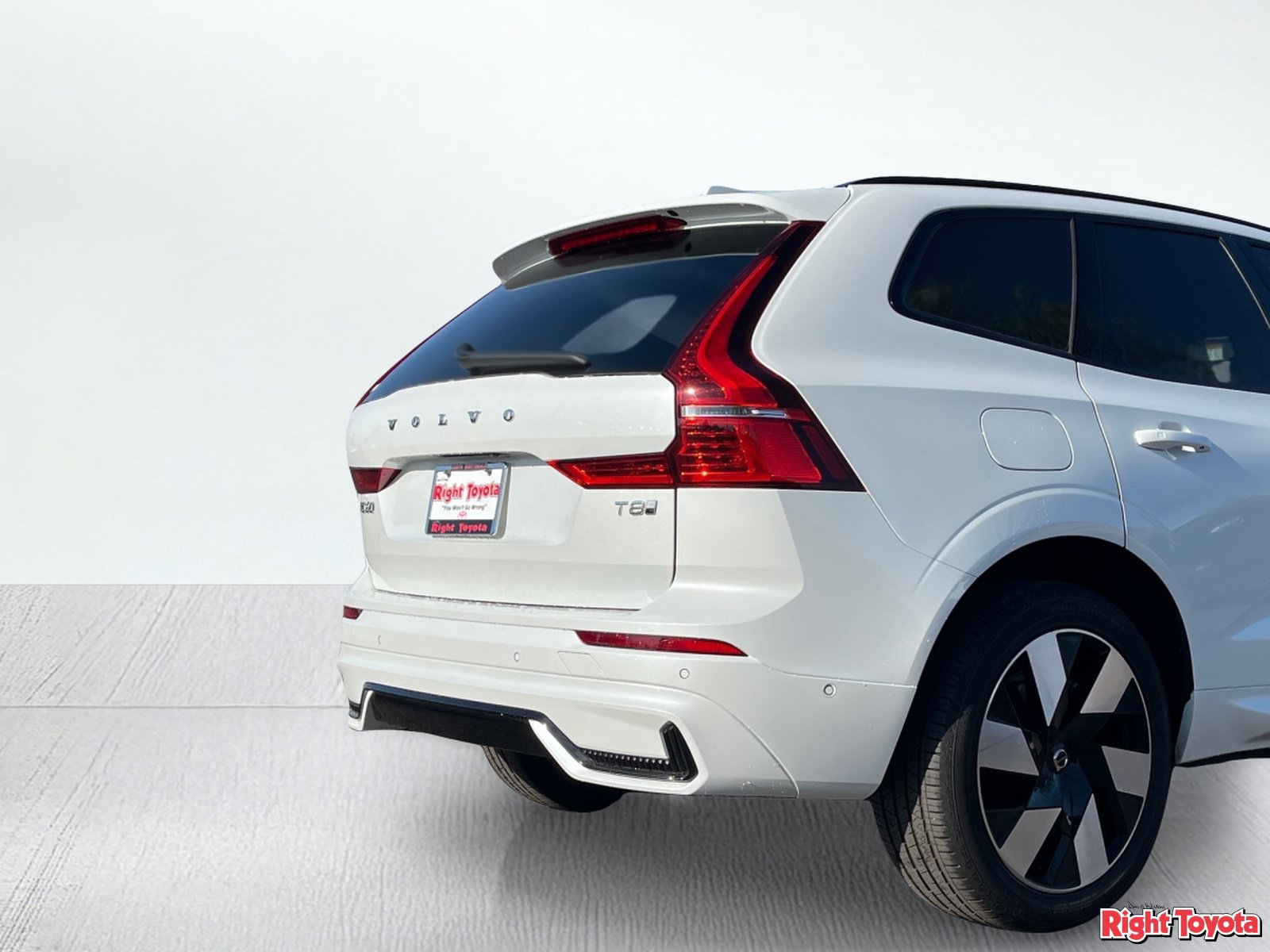 Used 2025 Volvo XC60 T8 Plus AWD/4WD image 11