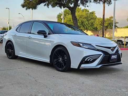 Used 2023 Toyota Camry XSE image 3