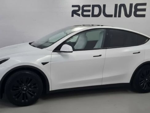 Used 2024 Tesla Model Y Long Range AWD/4WD image 4