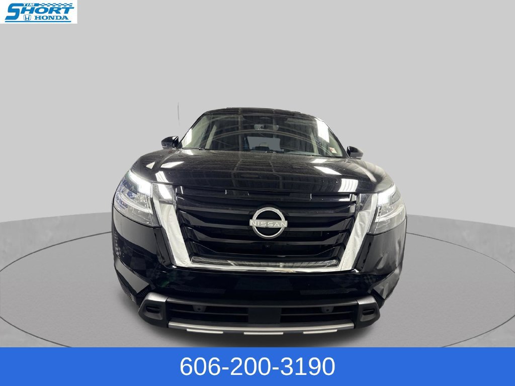 Used 2024 Nissan Pathfinder SL AWD/4WD image 2
