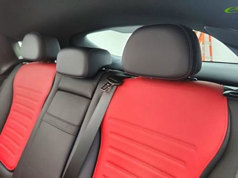 Used 2024 Mercedes-Benz GLC 300 4MATIC image 32