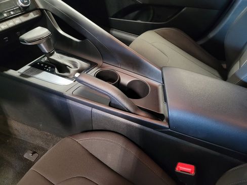 Used 2024 Hyundai Elantra SEL FWD image 26
