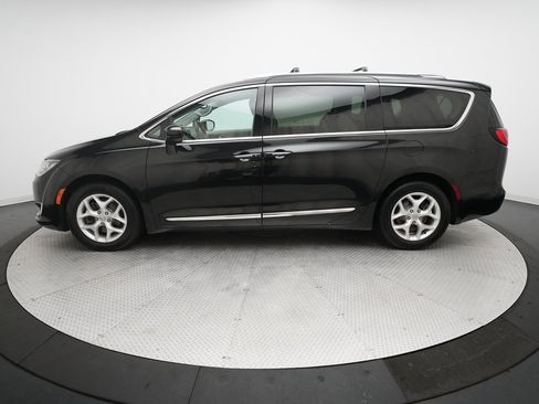 Used 2018 Chrysler Pacifica Touring-L w/ Tire & Wheel Group image 25