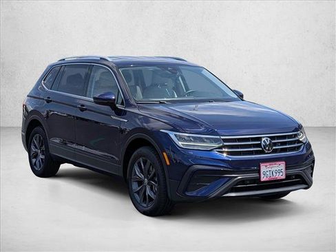 Used 2023 Volkswagen Tiguan SE FWD image 3