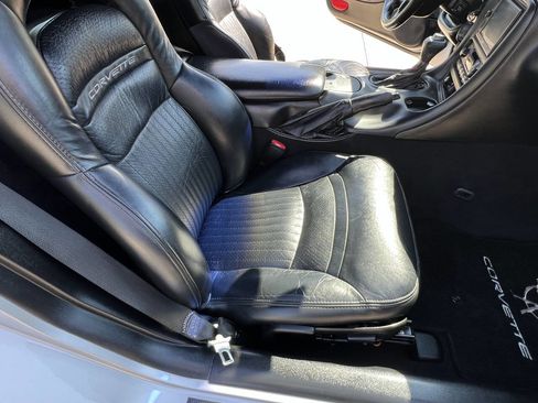 Used 2001 Chevrolet Corvette Coupe w/ Preferred Equipment Group2 image 25