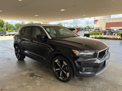 Used 2020 Volvo XC40 T5 Momentum w/ Protection Package Premier AWD/4WD image 10