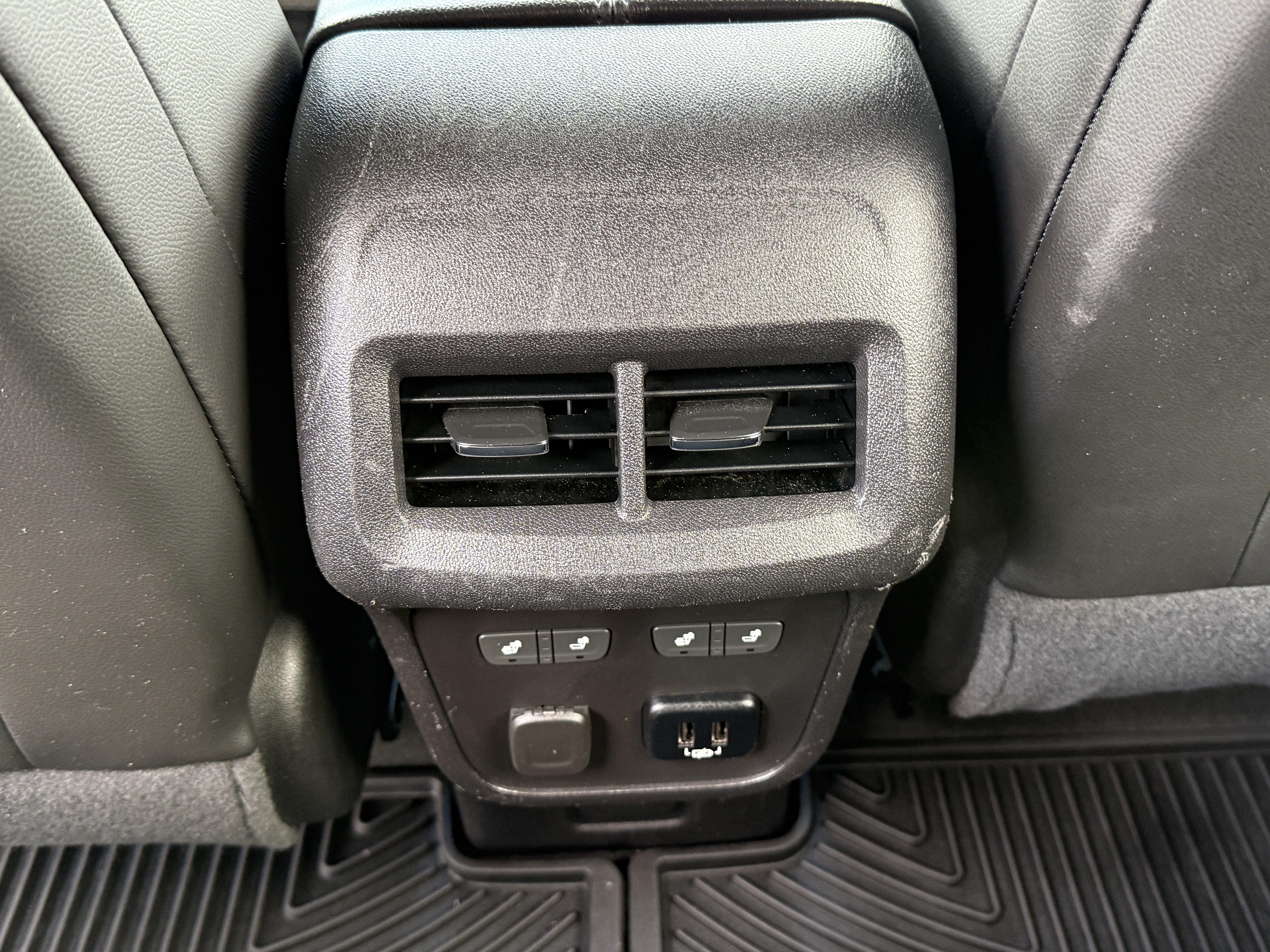 Used 2018 Chevrolet Equinox Premier FWD image 26