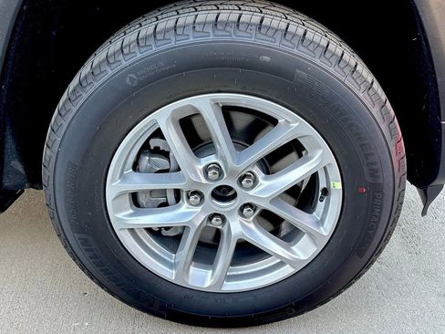 New 2025 Jeep Grand Cherokee L Laredo w/ Luxury Tech Group I image 19