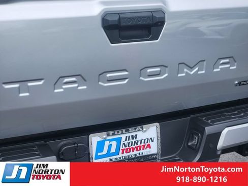 Used 2025 Toyota Tacoma TRD Off-Road w/ TRD Off Road Upgrade Package AWD/4WD image 12