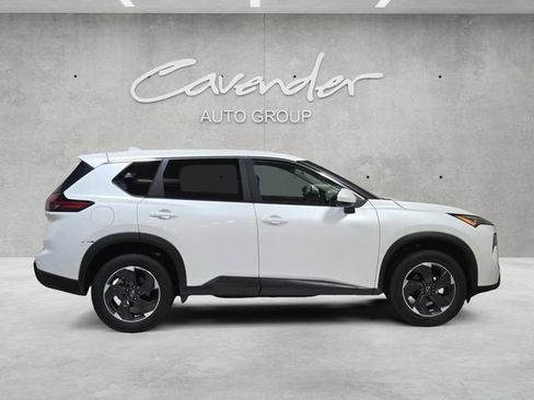 Used 2024 Nissan Rogue SV FWD image 17