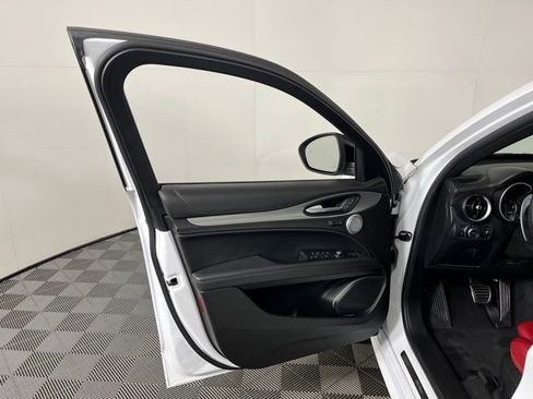 Used 2023 Alfa Romeo Stelvio Veloce image 12